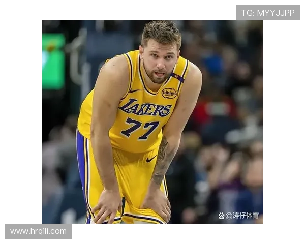 东契奇:滑倒三分是我故意设计的 东契奇:滑倒三分是我故意设计的